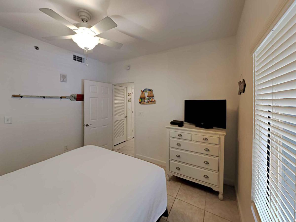 Apartment Splash #1202 West *